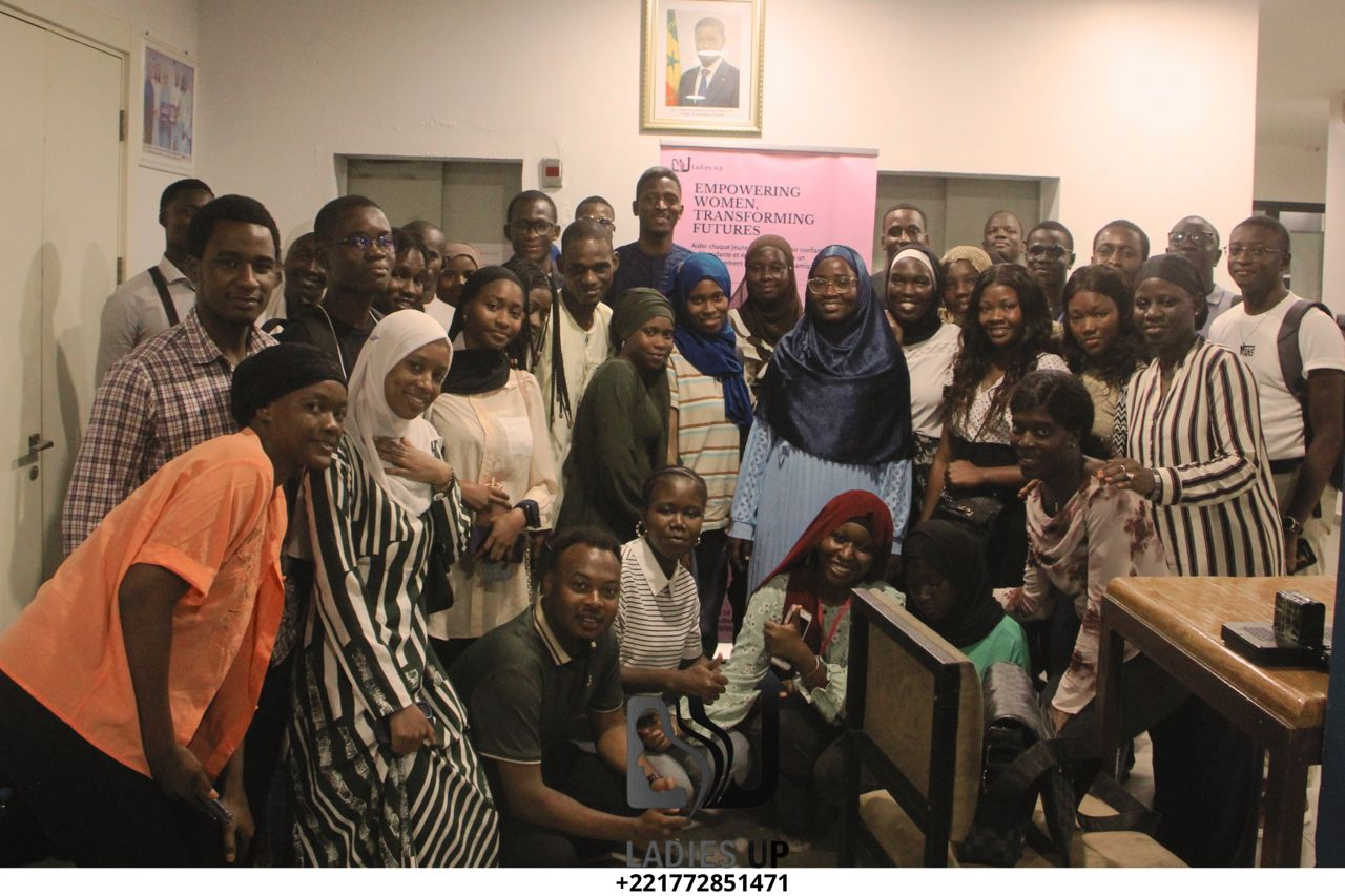 Participantes pendant l'atelier de transformation intérieure